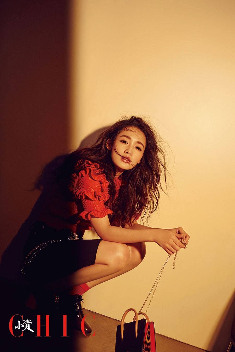 新生代演員李沁寫真圖片 輕松俏麗散發(fā)青春韻味