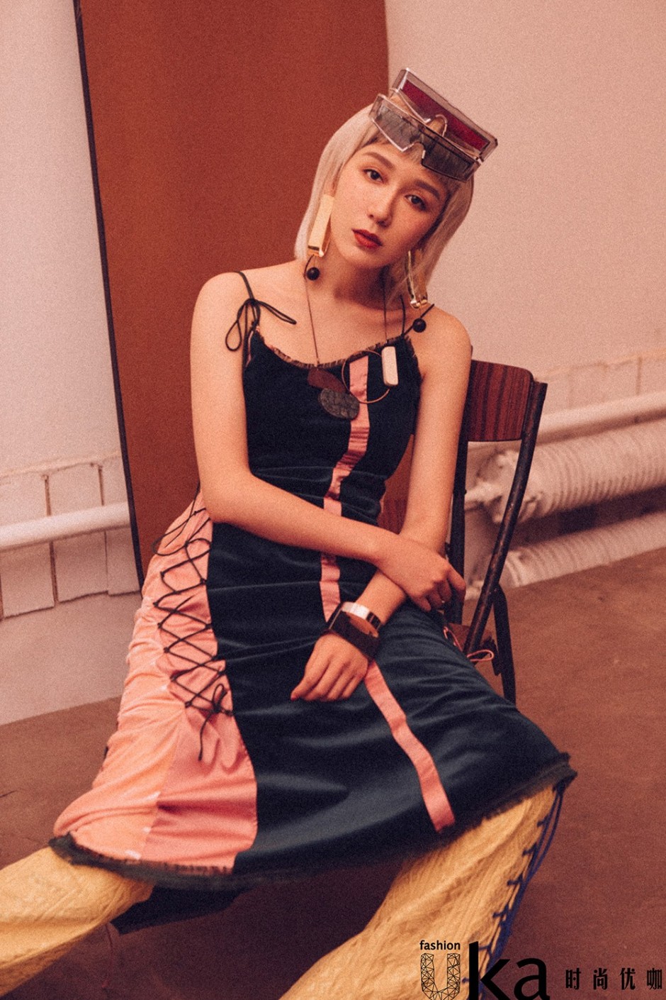 演員婁藝瀟最新寫真大片 復古時尚別具一格