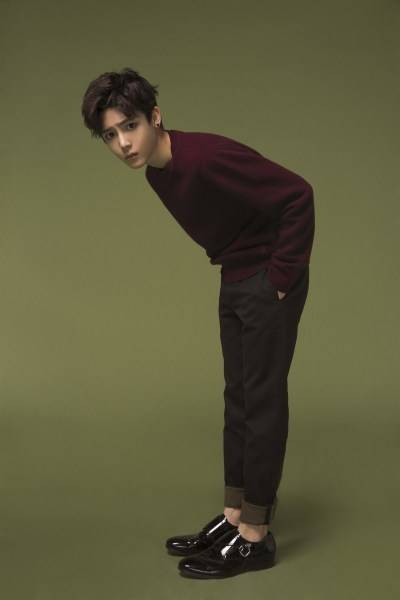 超能少年侯明昊寫真 初顯內(nèi)斂穩(wěn)重男友力