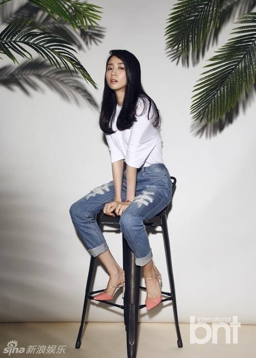 韓星樸河宣春裝時(shí)尚寫真 復(fù)古迷人露美腿