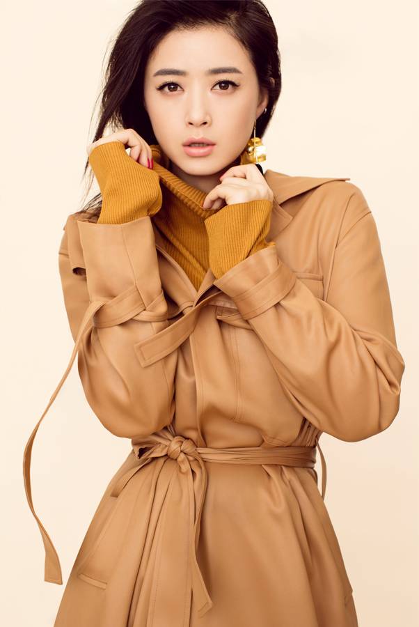 蔣欣時尚大片曝光 長款風(fēng)衣難掩優(yōu)雅氣質(zhì)