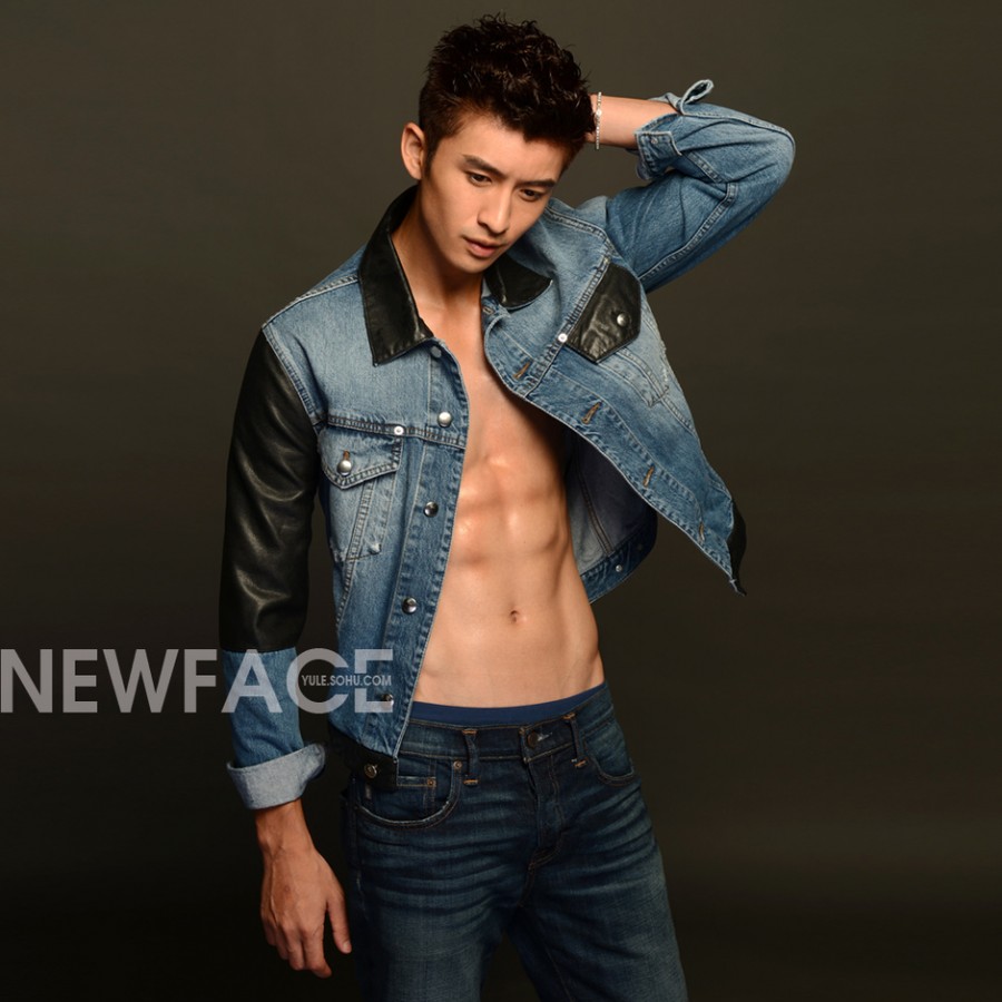 張云龍肌肉寫真圖片