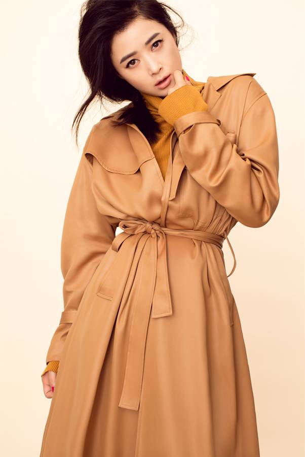 蔣欣時尚大片曝光 長款風衣難掩優(yōu)雅氣質