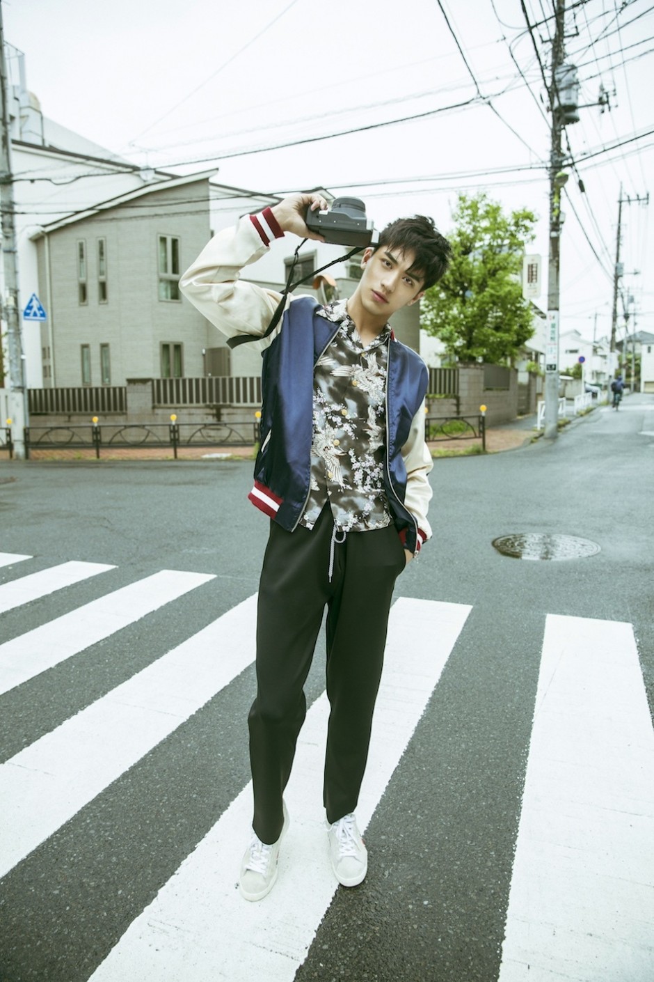 許魏洲雜志寫真照曝光 乖乖仔進(jìn)化不羈少年