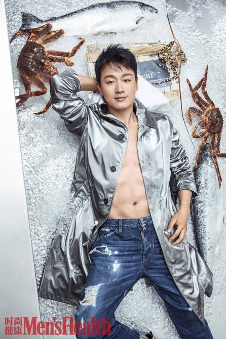 佟大為雜志封面大片曝光 化身&ldquo;性感廚男&rdquo;秀腹肌