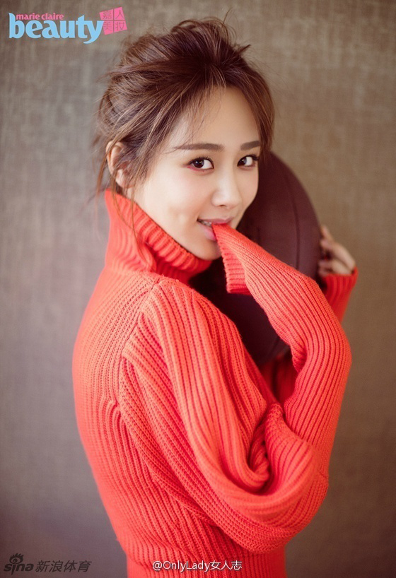 楊紫運動風(fēng)寫真大片 青春洋溢元氣妝暖又美