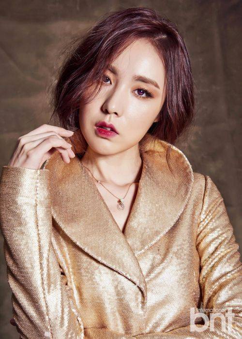 簡美妍最新時尚寫真 優(yōu)雅大氣魅力迷人