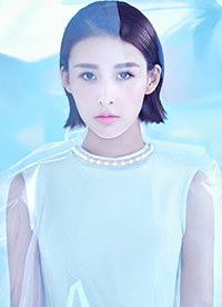 賈青時尚寫真大片 造型炫酷未來感十足