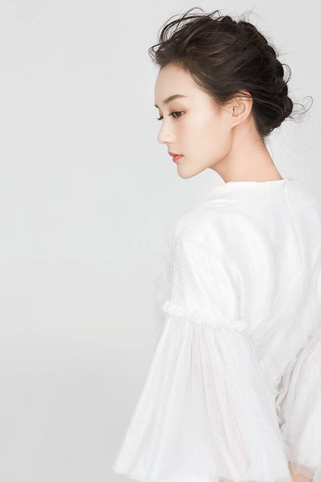 李一桐最新寫真圖片 甜美清新側顏迷人