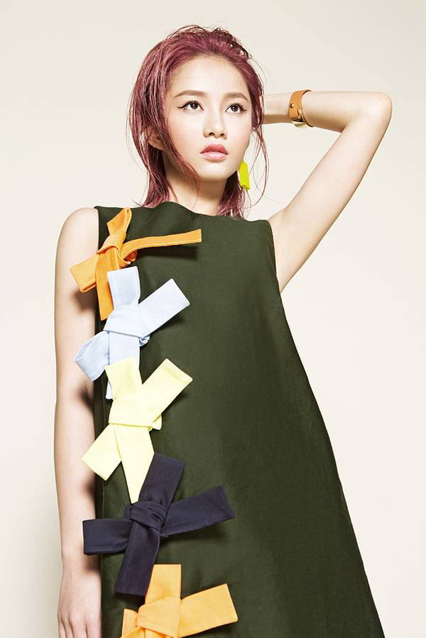 快女付夢妮時尚寫真大片 變身御女進(jìn)攻霸道界