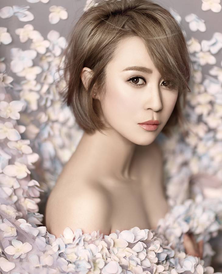 馬麗寫真大玩性感 小露香肩鎖骨迷人