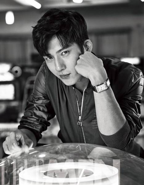 井柏然雜志封面寫真大片 演繹復(fù)古懷舊大神范兒