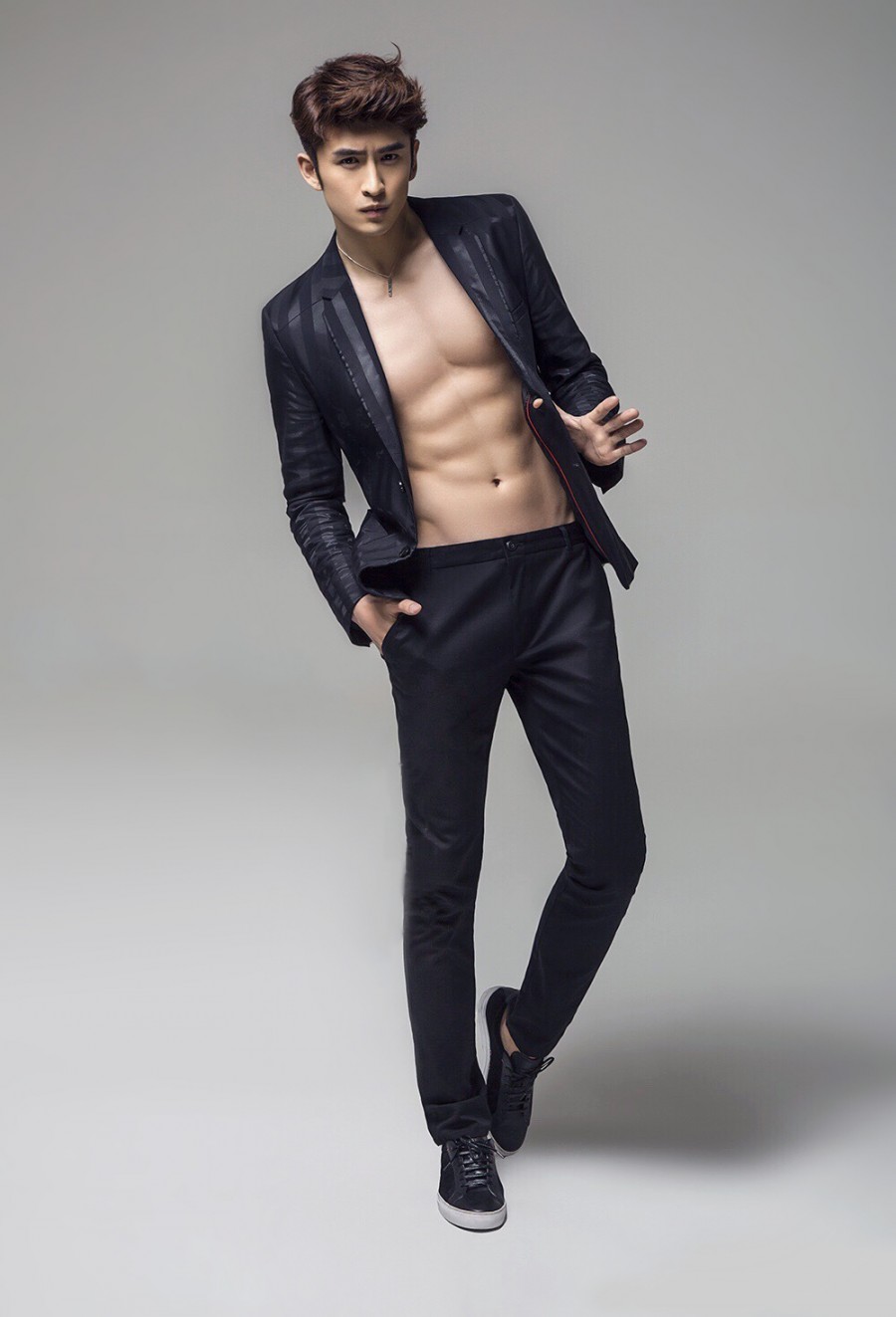 張云龍肌肉寫真 身形完美姿態(tài)撩人 張云龍肌肉寫真 身形完美姿態(tài)撩人