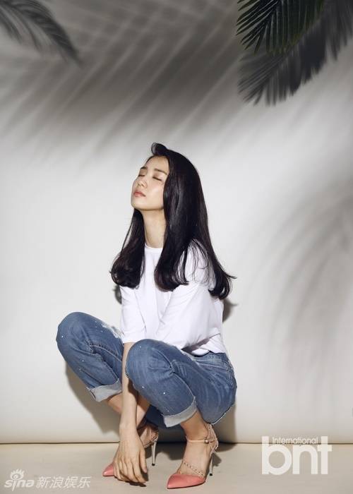 韓星樸河宣春裝時(shí)尚寫(xiě)真 復(fù)古迷人露美腿