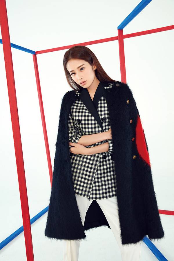 穎兒最新雜志寫(xiě)真 玩轉(zhuǎn)秋日色彩