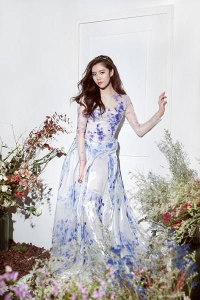 宋妍霏完美側(cè)顏寫(xiě)真曝光 清新少女風(fēng)仙氣十足