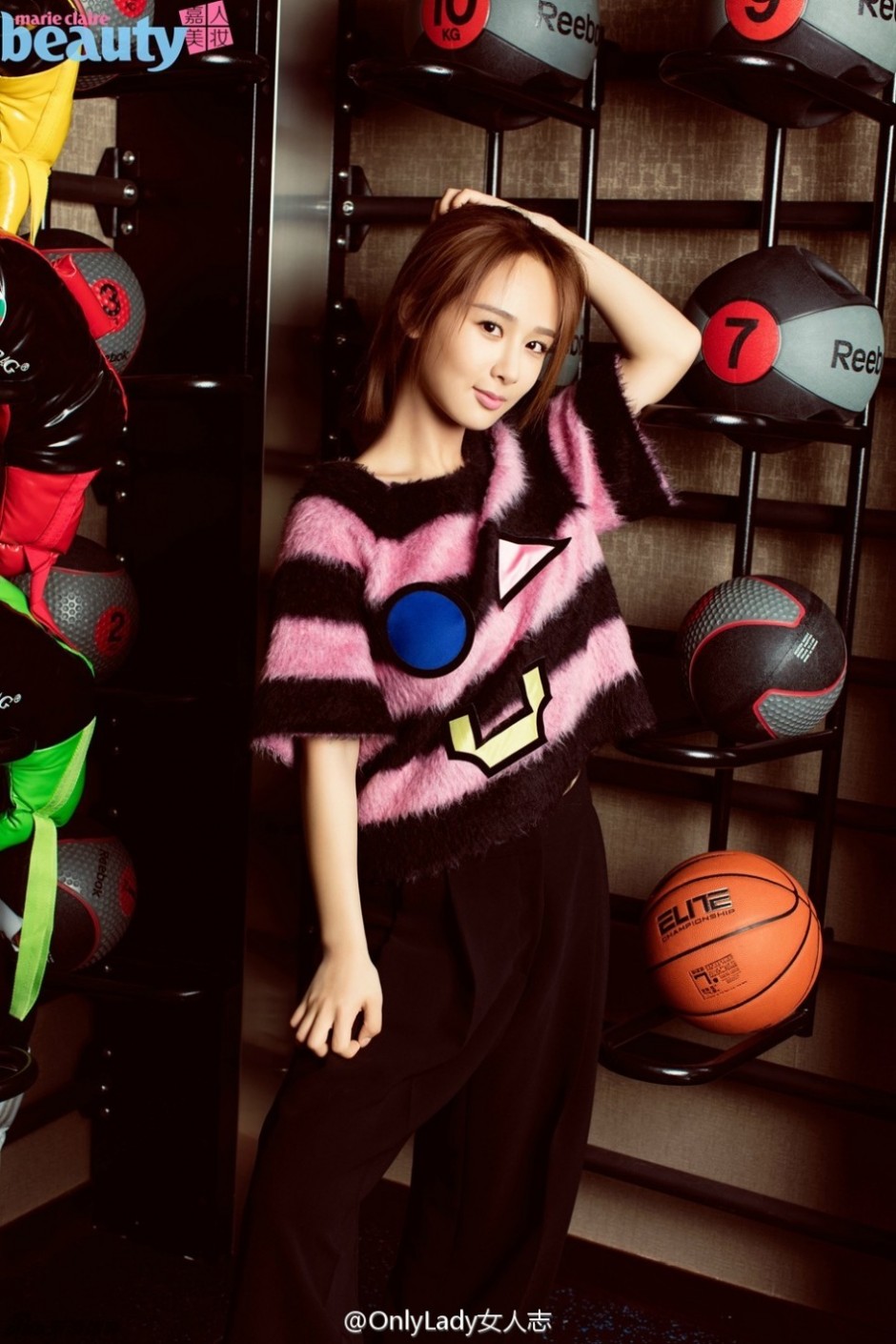 楊紫運(yùn)動風(fēng)寫真大片 青春洋溢元?dú)鈯y暖又美