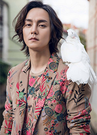 演員尹正時(shí)尚寫真曝光 布拉格街拍演繹浪漫風(fēng)情