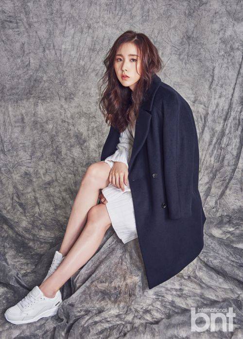 簡(jiǎn)美妍最新時(shí)尚寫真 優(yōu)雅大氣魅力迷人