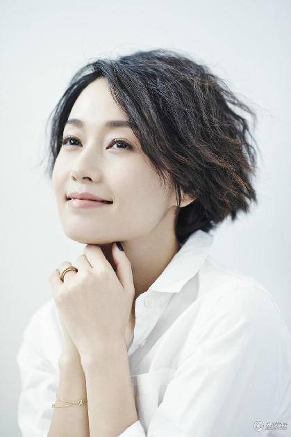 馬伊琍最新寫(xiě)真大圖 露招牌甜笑溫柔大氣