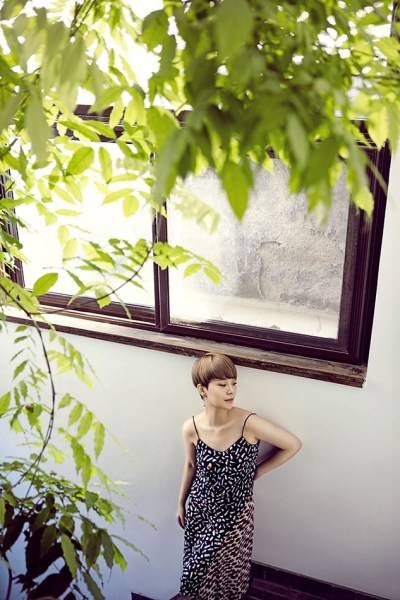 內地演員海清寫真照 簡約空靈文藝十足