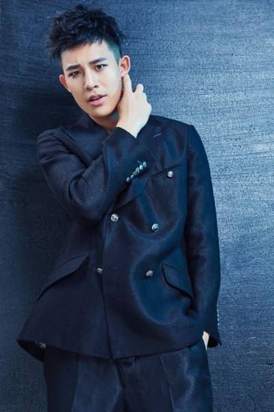 Lawrence羅倫希暗黑系寫真 盡顯雅痞風范