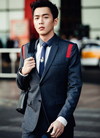 演員張若昀雜志寫真 西裝革履街拍范十足