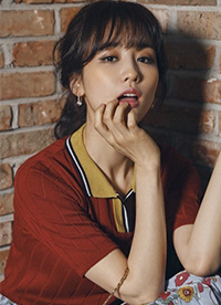 韓星樸河宣春裝時(shí)尚寫真 復(fù)古迷人露美腿