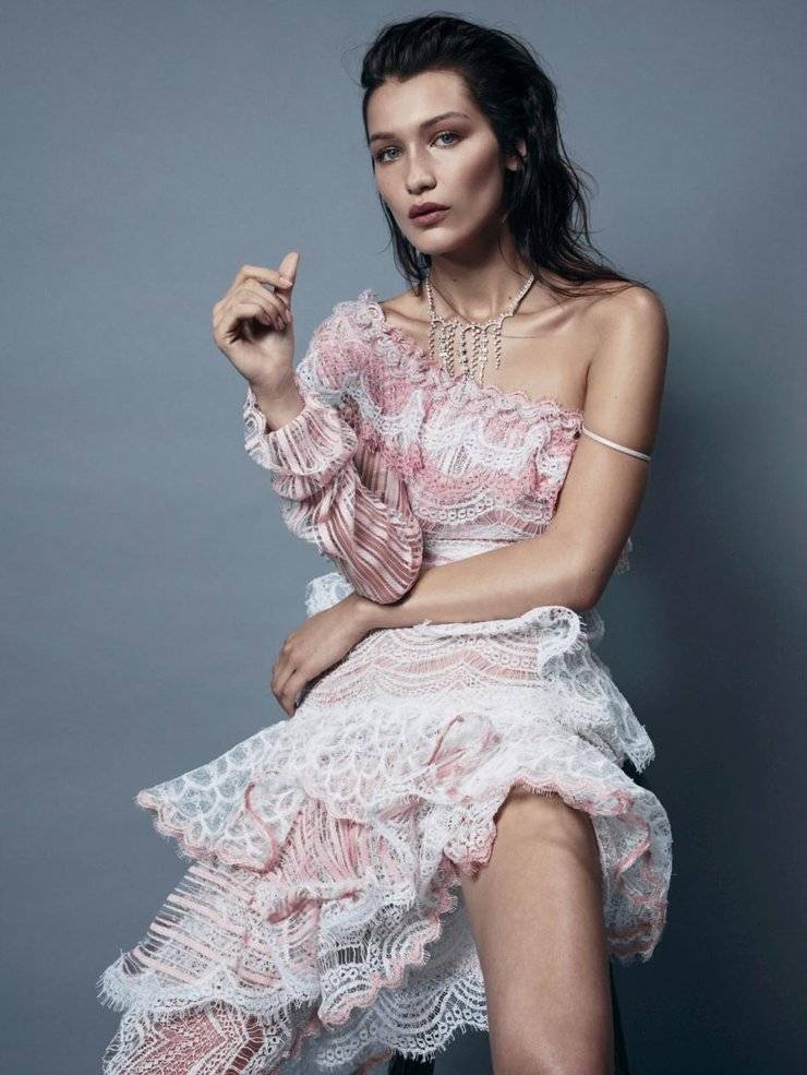 超模貝拉哈迪德時尚寫真 大秀性感酥胸