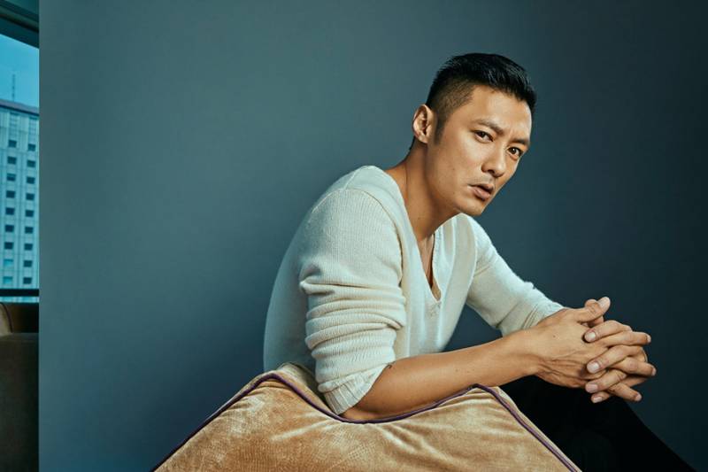 余文樂(lè)雜志寫(xiě)真大片 雅痞冷峻顯型男范兒