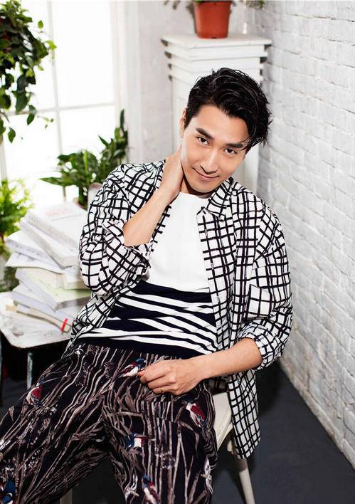 趙又廷時(shí)尚寫真圖片 濃濃秋意顯暖男氣質(zhì)