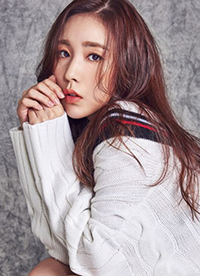 簡美妍最新時尚寫真 優(yōu)雅大氣魅力迷人