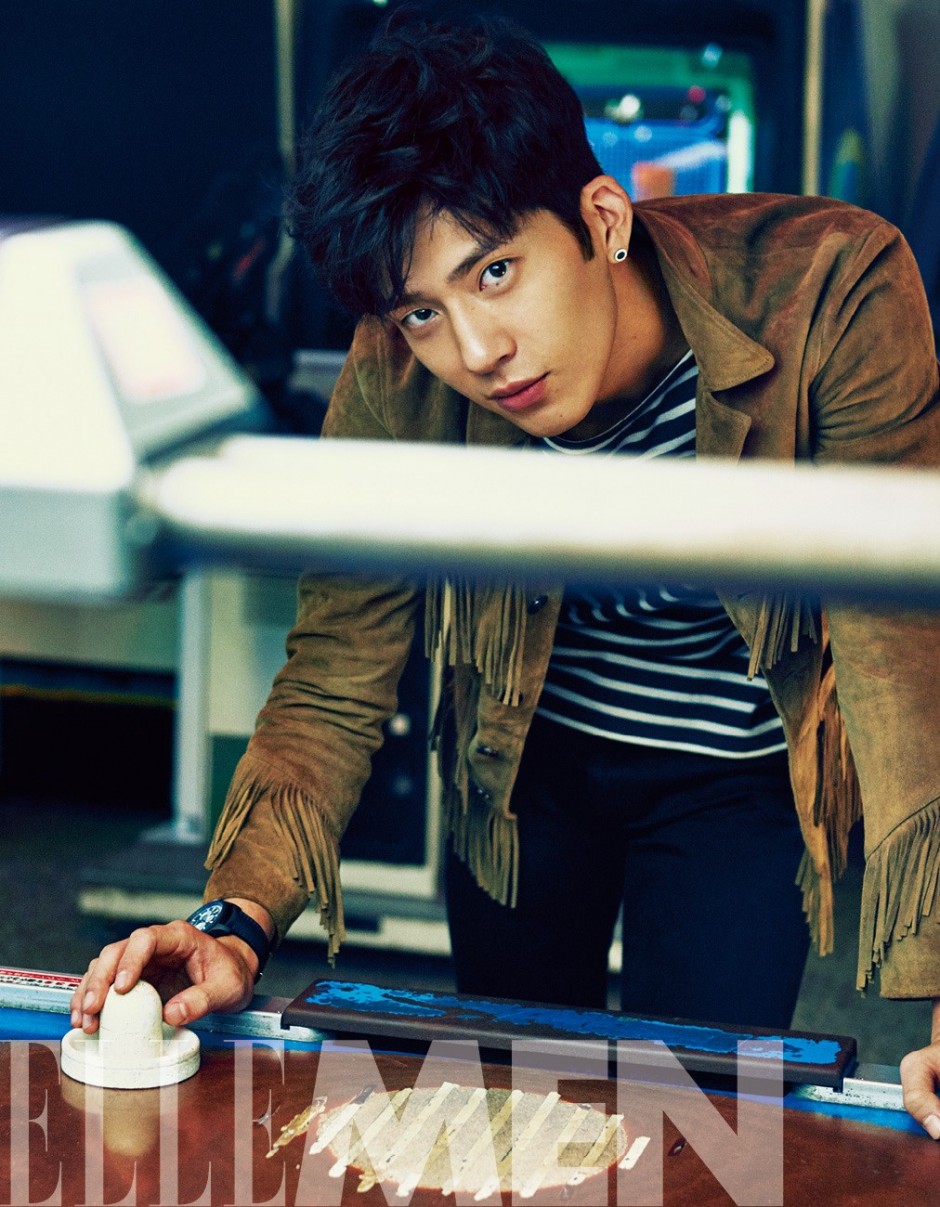 井柏然雜志封面寫(xiě)真大片 演繹復(fù)古懷舊大神范兒