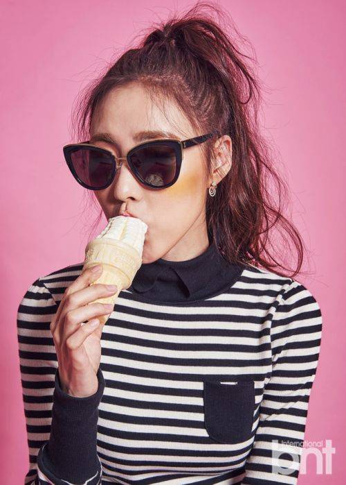 簡美妍最新時尚寫真 優(yōu)雅大氣魅力迷人