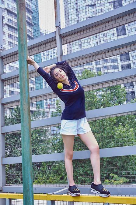 劉璇短發(fā)寫真曝光 完美演繹Mix運(yùn)動(dòng)風(fēng)