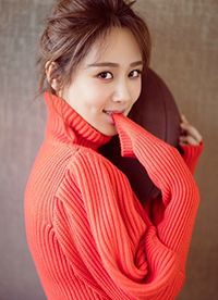 楊紫運動風寫真大片 青春洋溢元氣妝暖又美