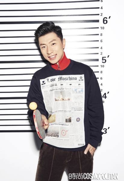 劉國(guó)梁馬龍最新寫真曝光 慘遭徒弟“捆綁”