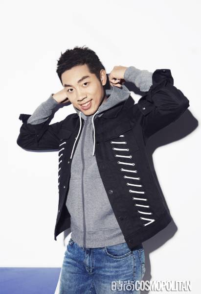 劉國(guó)梁馬龍最新寫(xiě)真曝光 慘遭徒弟&ldquo;捆綁&rdquo;