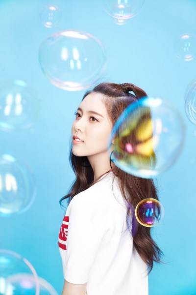 CC宋妍霏萌系少女寫真 簡約時尚夢幻來襲