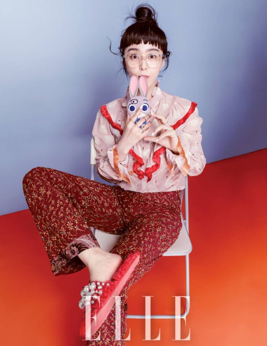 范冰冰雜志封面圖片 抱貓賣萌俏皮可愛