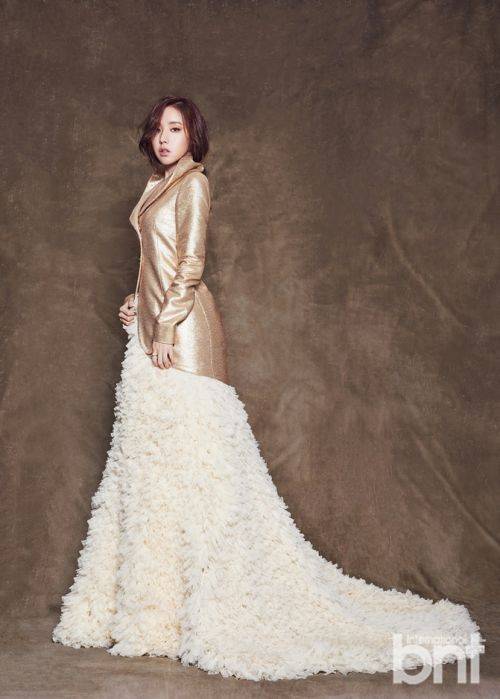 簡美妍最新時尚寫真 優(yōu)雅大氣魅力迷人