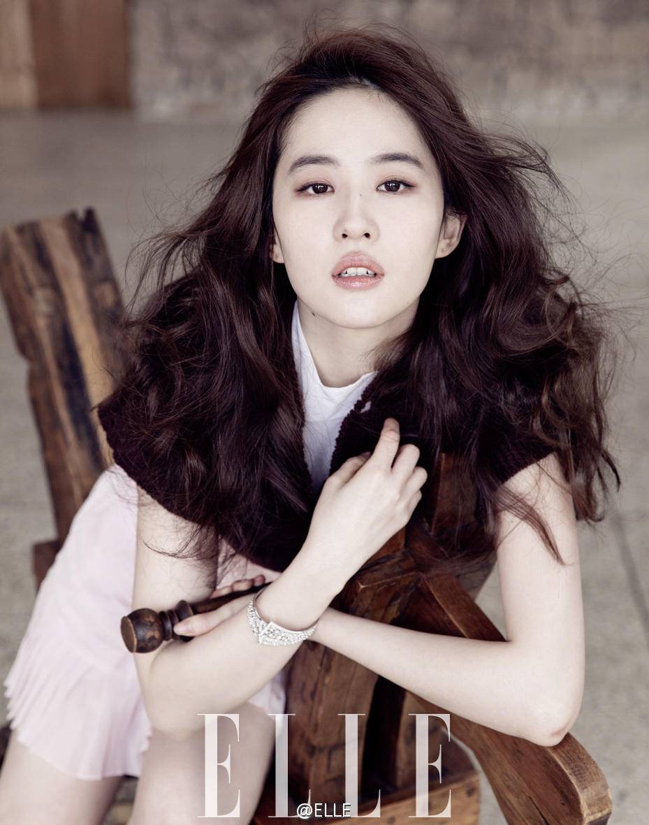 劉亦菲雜志面刊曝光 極具女人味嫵媚柔美
