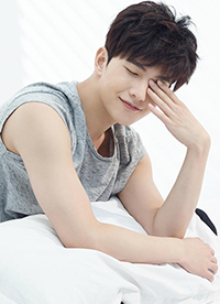 楊洋時尚寫真大片 極簡造型定格青春模樣