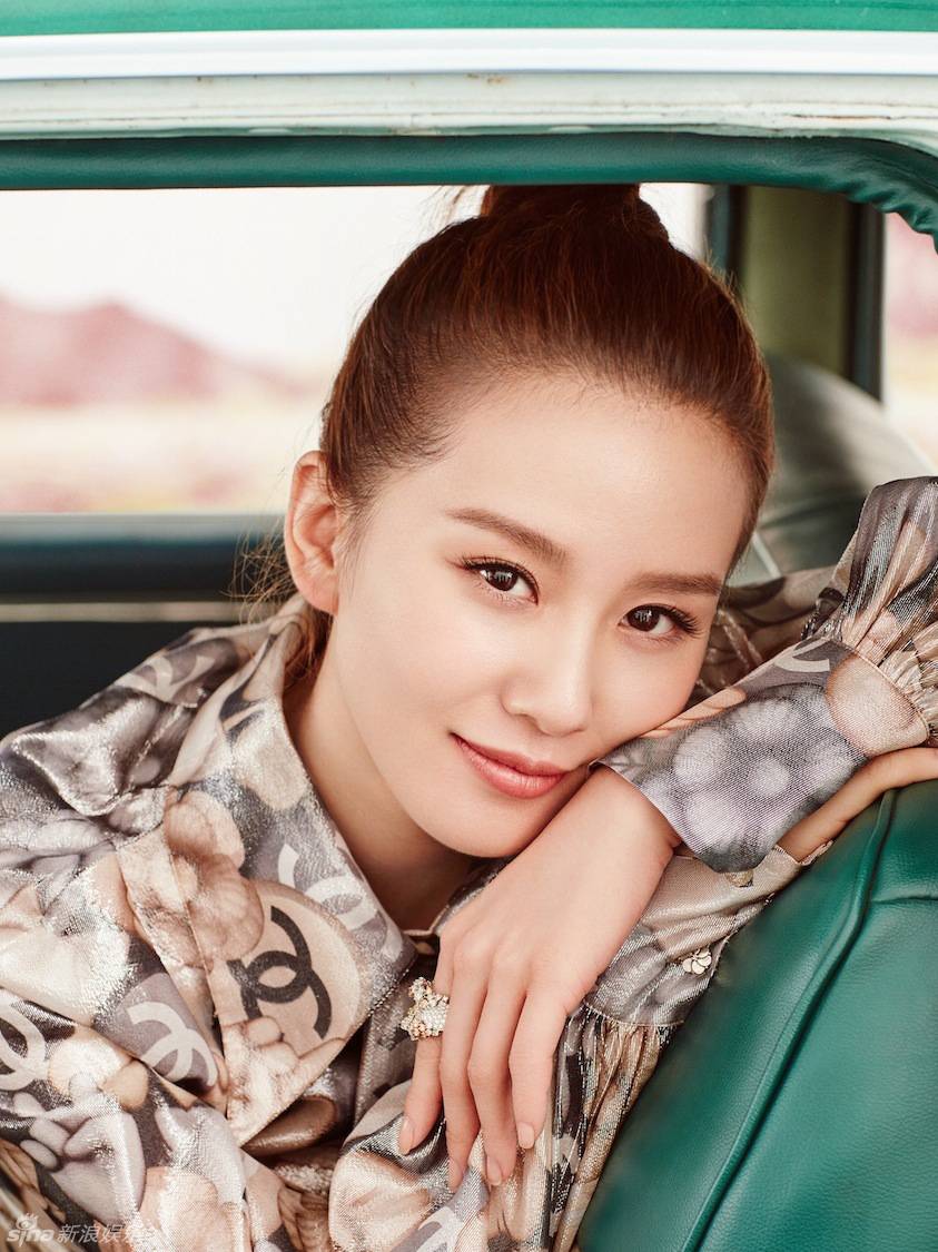 劉詩詩時(shí)尚雜志寫真大片 粉嫩優(yōu)雅美到窒息