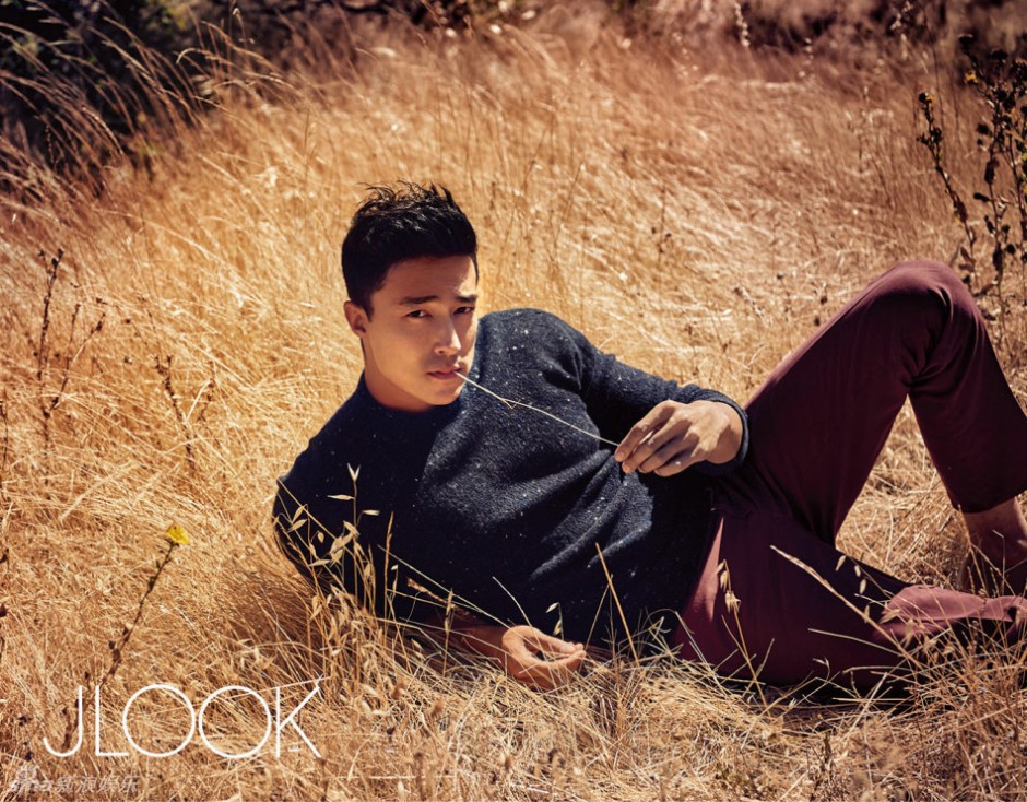 韓星丹尼爾亨利時(shí)尚畫(huà)報(bào) 盡顯秋日熟男魅力