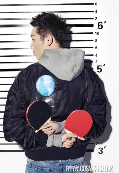 劉國(guó)梁馬龍最新寫(xiě)真曝光 慘遭徒弟“捆綁”