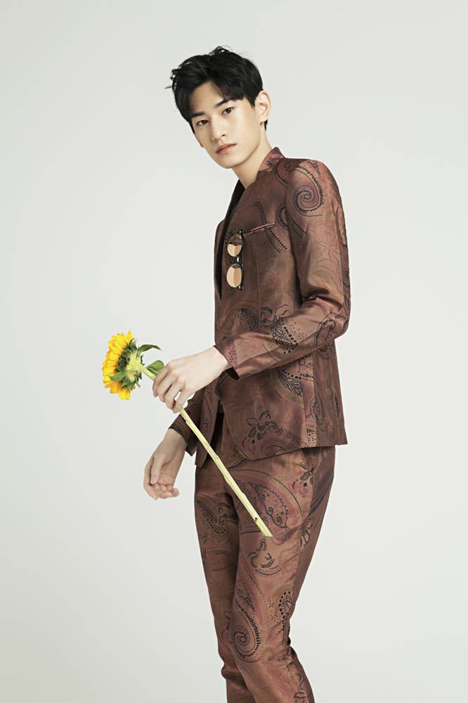 韓國(guó)模特金泰煥時(shí)尚大片 玩轉(zhuǎn)文藝學(xué)院風(fēng)