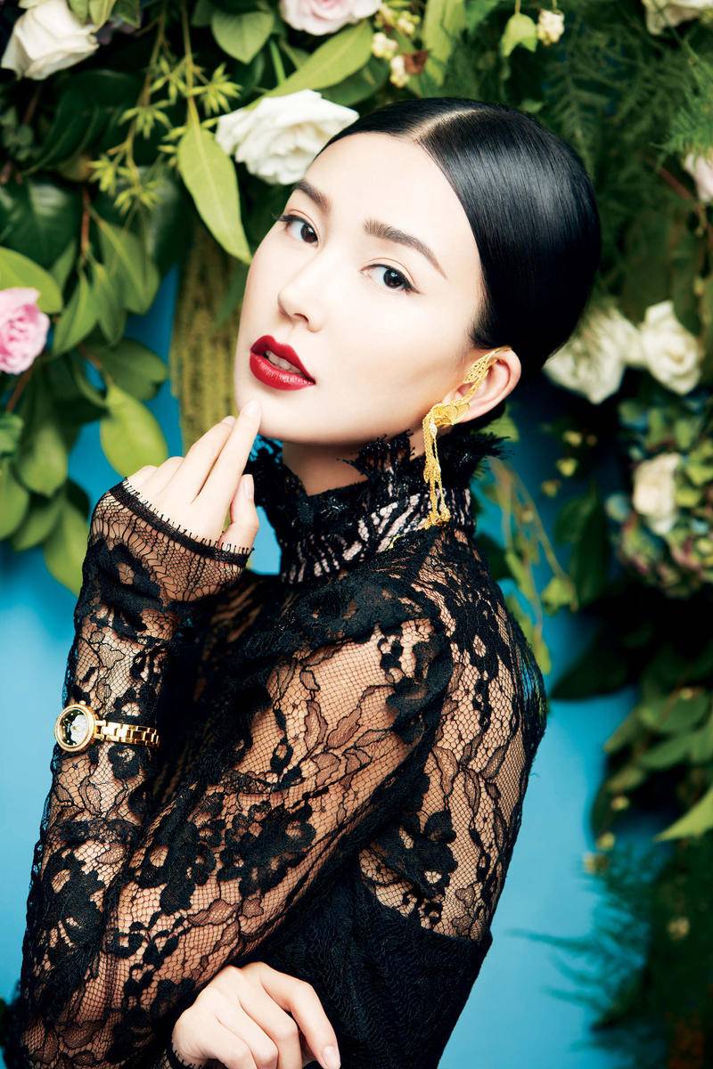 姚星彤性感寫真大片曝光 紅唇極致魅惑迷人