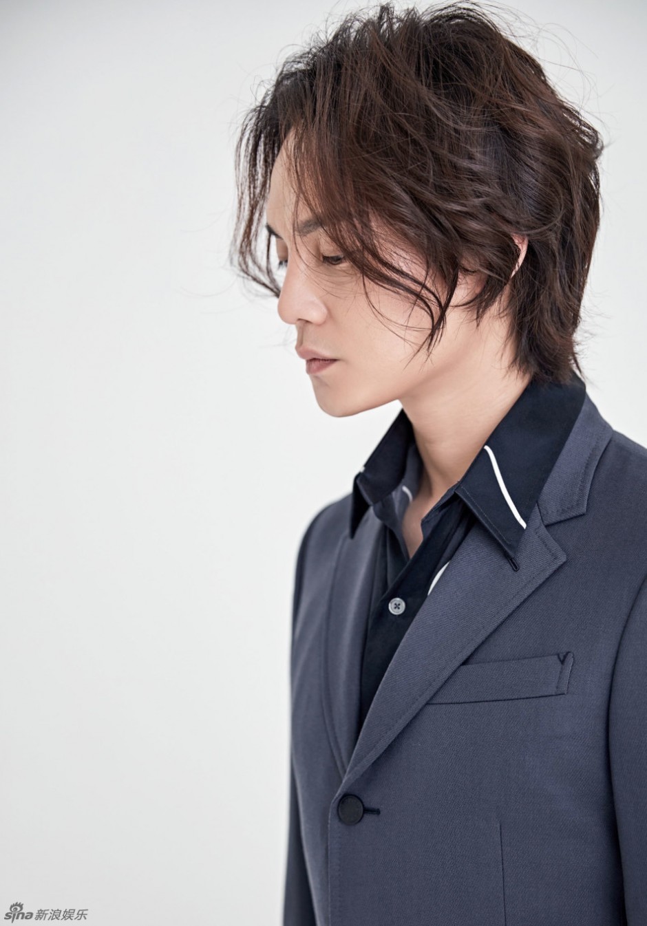 尹正西裝時尚大片曝光 變身日系型男帥氣爆表