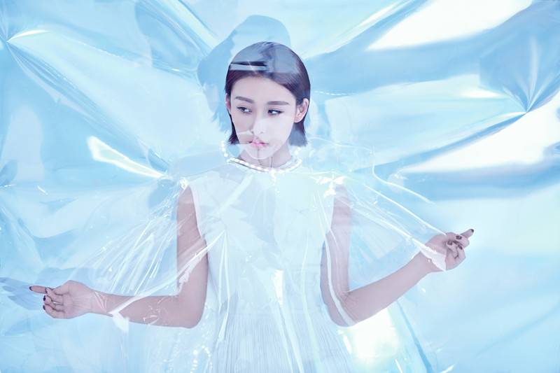 賈青時(shí)尚寫真大片 造型炫酷未來感十足